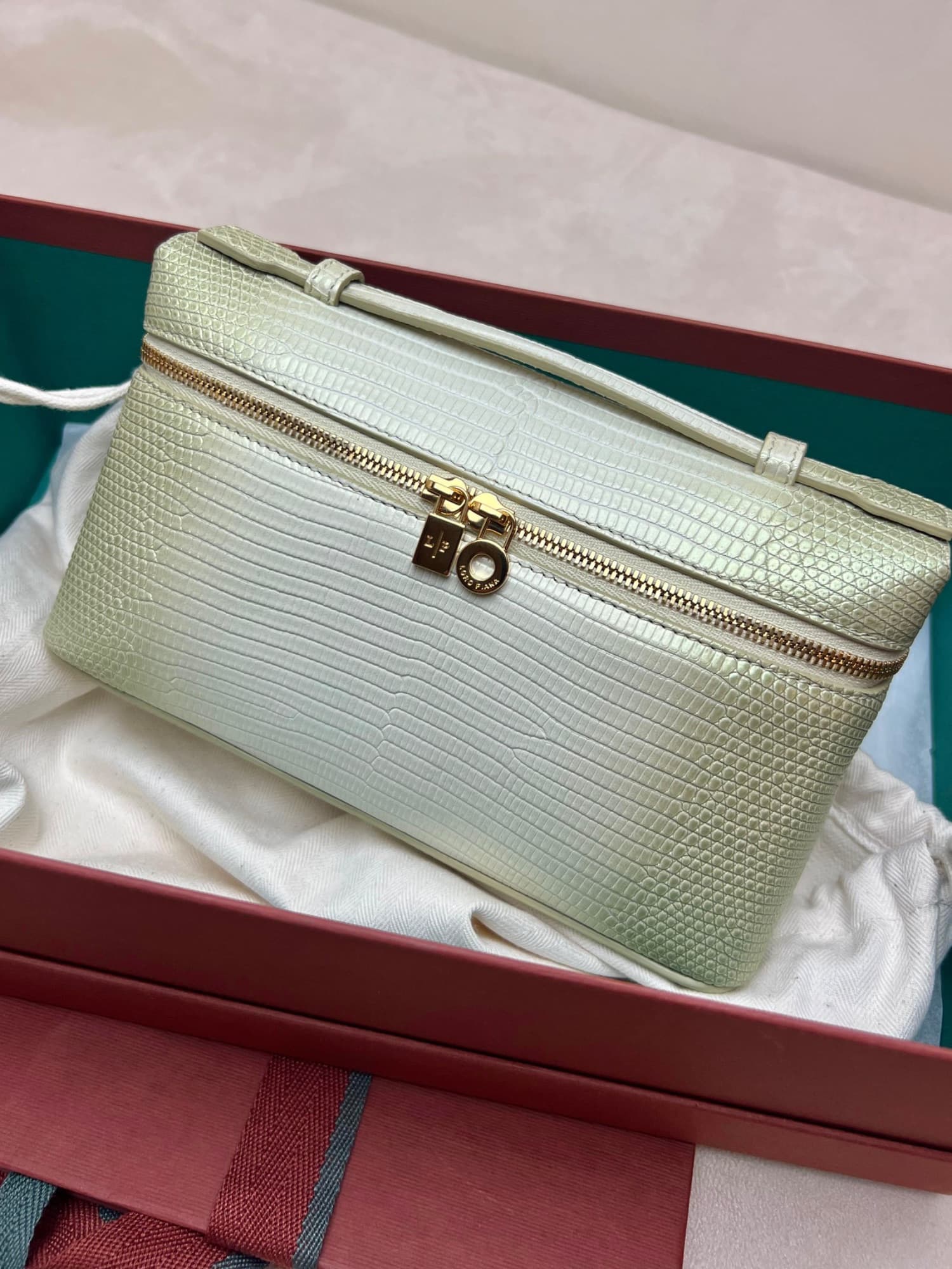Loro Piana L19 lizard ombré အဖြူ
